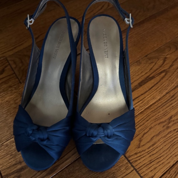 Mid length chiffon dress and matching sandals - Picture 8 of 9